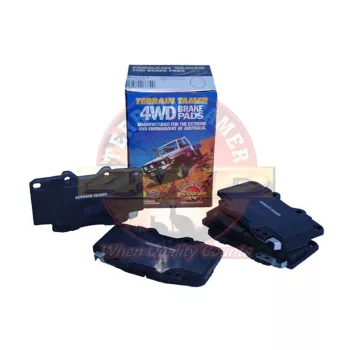   Terrain Tamer Fékbetét készlet első TT VSC nélküli 297 mm átmérőjű féktárcsával szerelt modellekhez (Disc Pad Set Front Terrain Tamer Without Vsc 297Mm Dia Disc) Toyota Hilux GGN 25 KUN 25 26 2005->