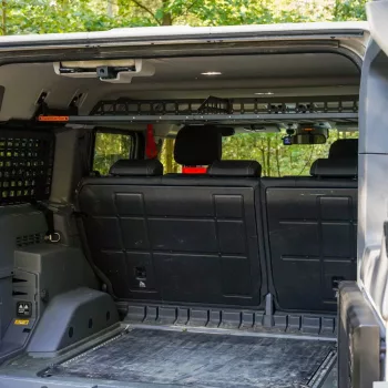 Expedition-Gear Expedition shelf Ineos Grenadier