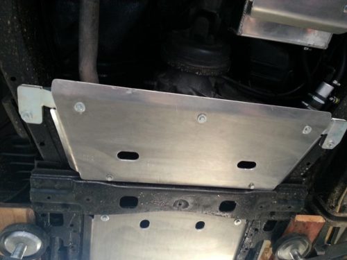 F4x4 aluminium transfer case cover protects manual Nissan Patrol Y61