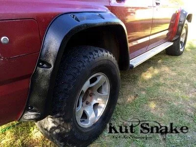 Kut Snake fender flares 100 mm.  It also fits 3 and 5 door models.   REAR SET