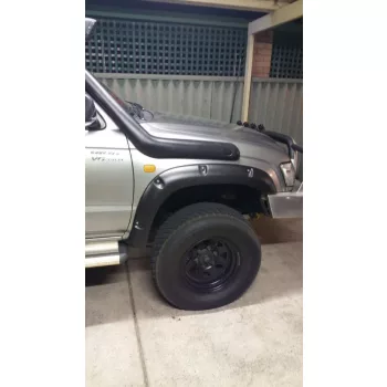Kut Snake plastic fender flares Toyota Hilux 167 1996-2004